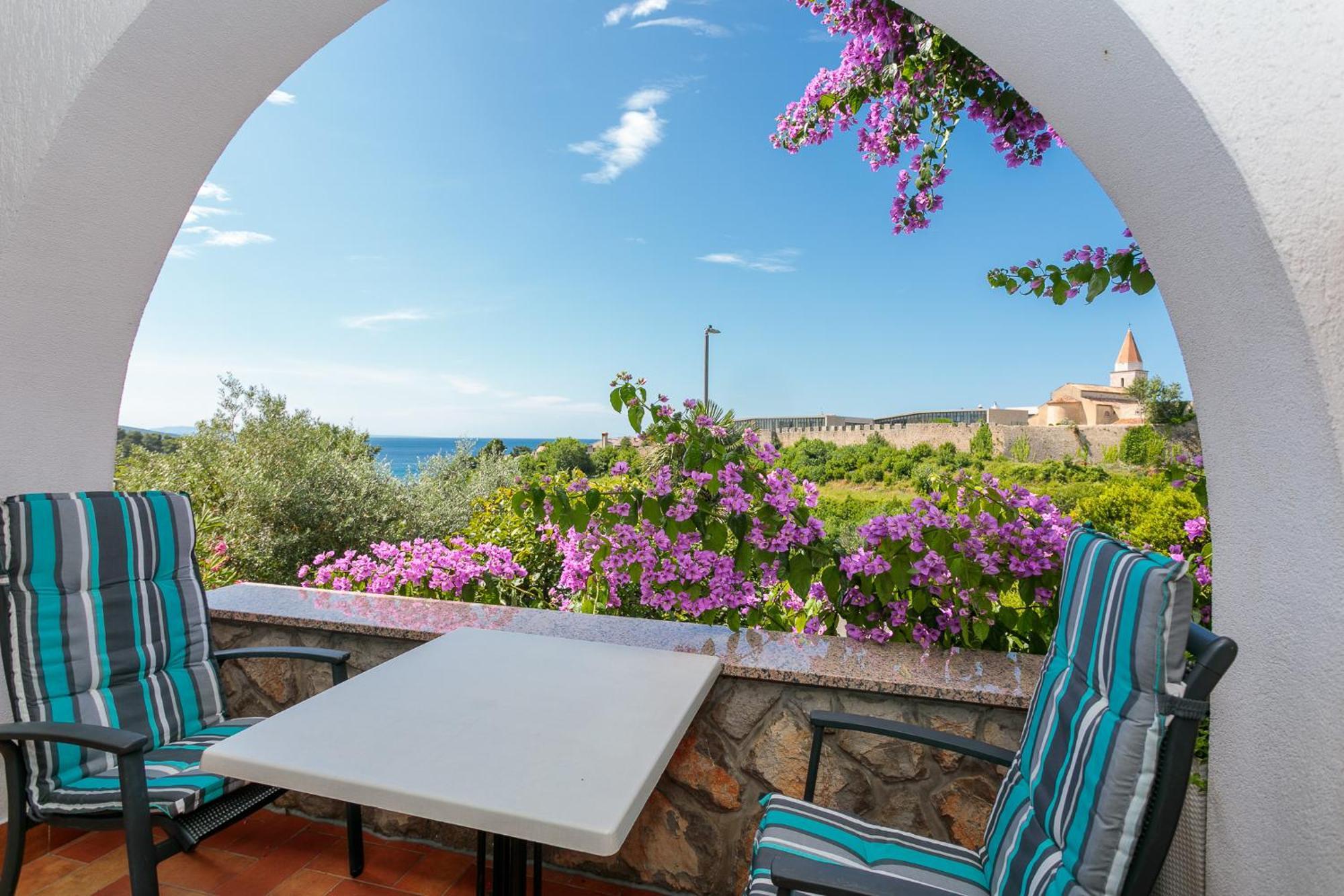 Apartments Delfin Krk Town Exterior photo